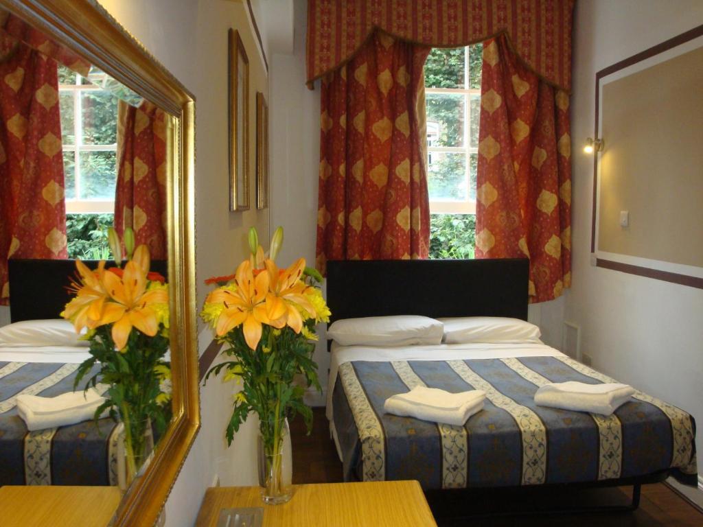 Gasthof Holland Court 3*