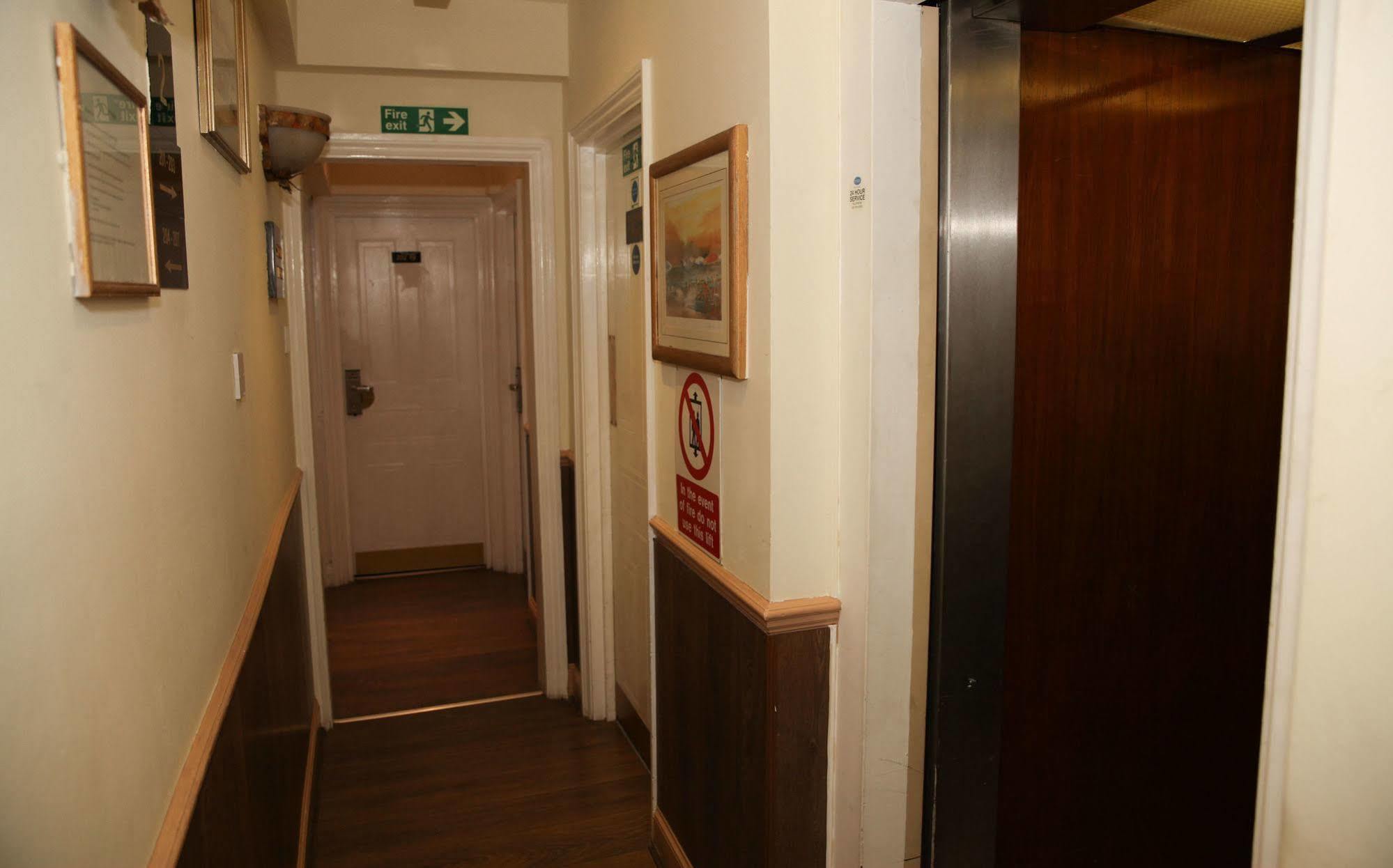 Gasthof Holland Court 3*